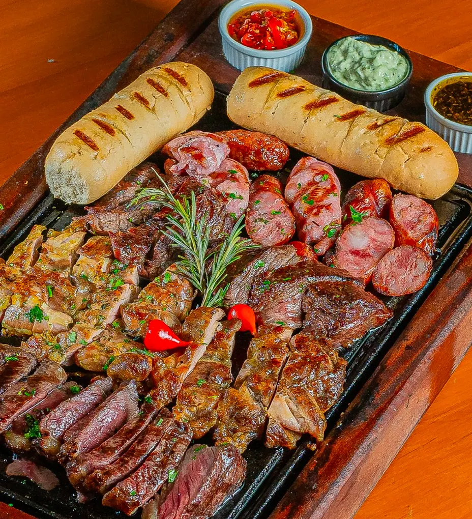 Tábua de carnes mista no Garden Bar - restaurante família Cambuí